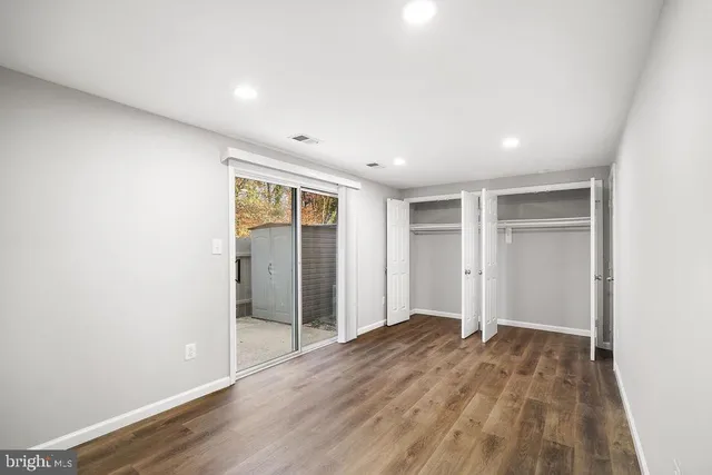 a picture of a bench in front of a wall