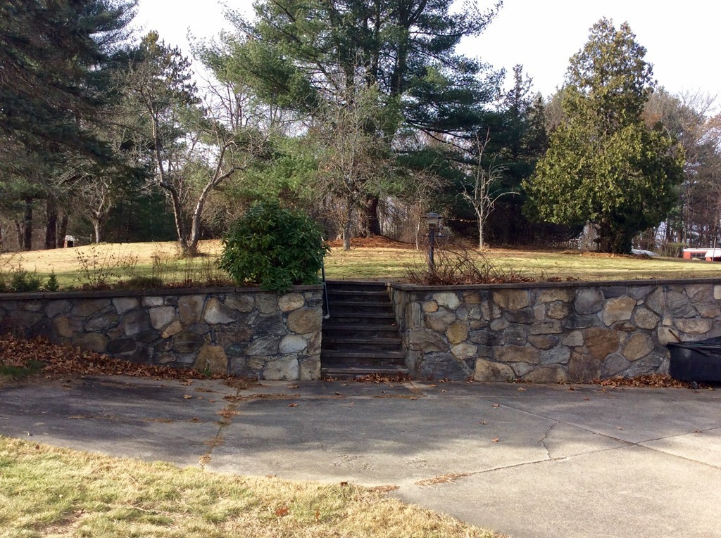 28 South Acton Road Stow, MA 01775 - Photo 2 of 12