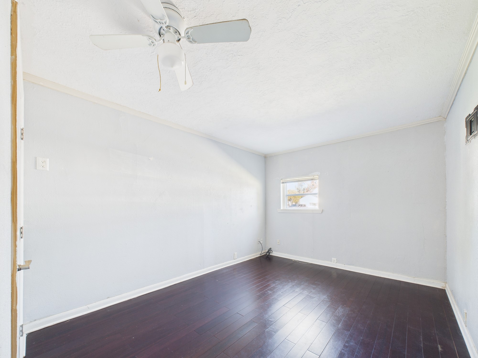 3814 Luca Street Houston, TX 77021 - Photo 11 of 31 an empty room with wooden floor and windows