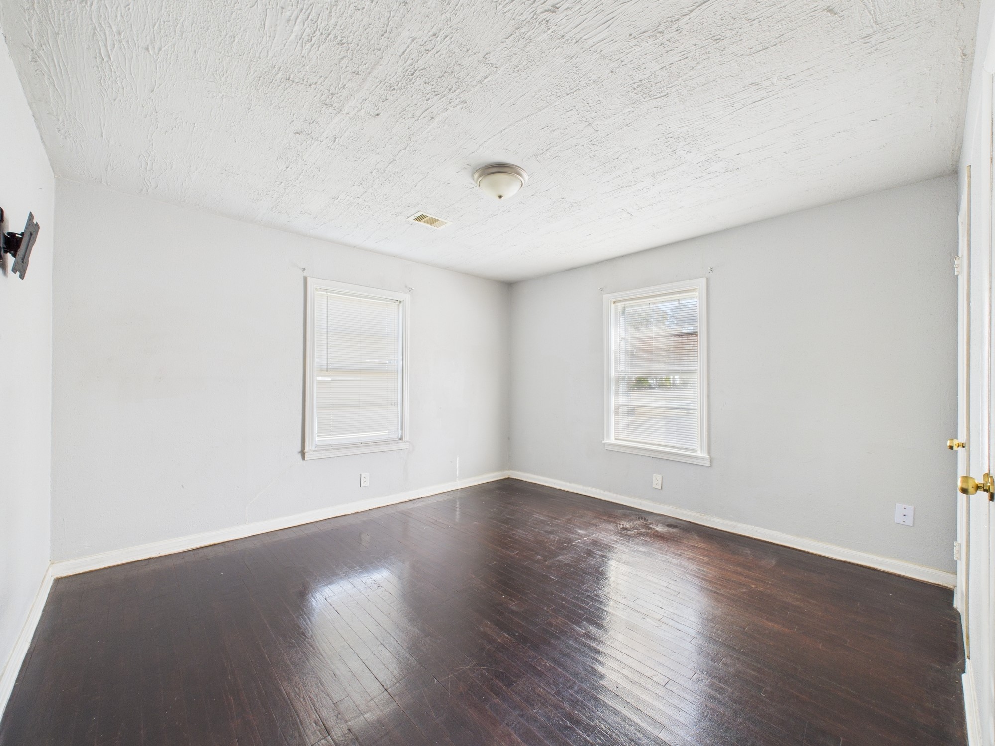 3814 Luca Street Houston, TX 77021 - Photo 16 of 31 an empty room with wooden floor and windows
