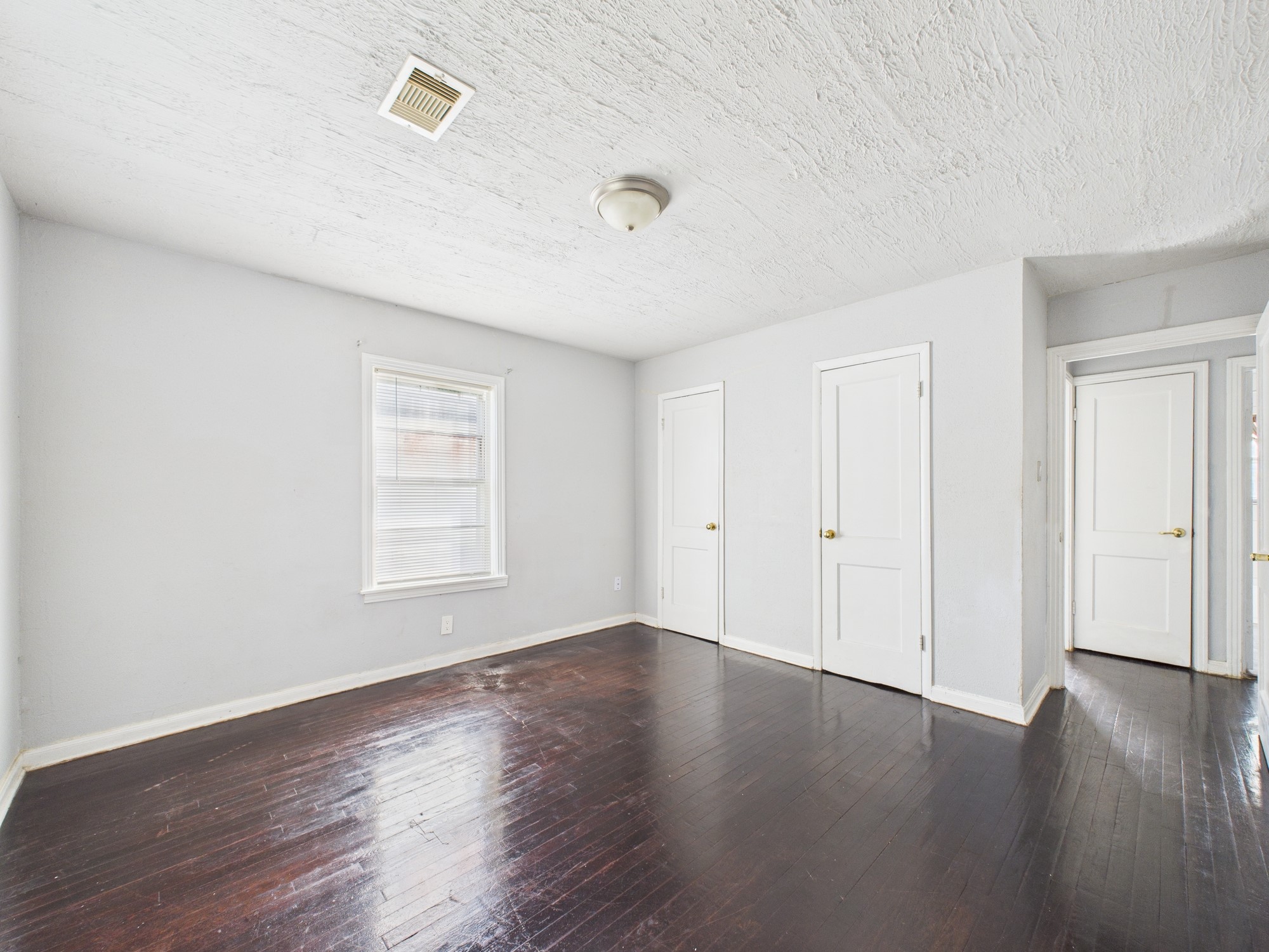 3814 Luca Street Houston, TX 77021 - Photo 17 of 31 an empty room with wooden floor and windows