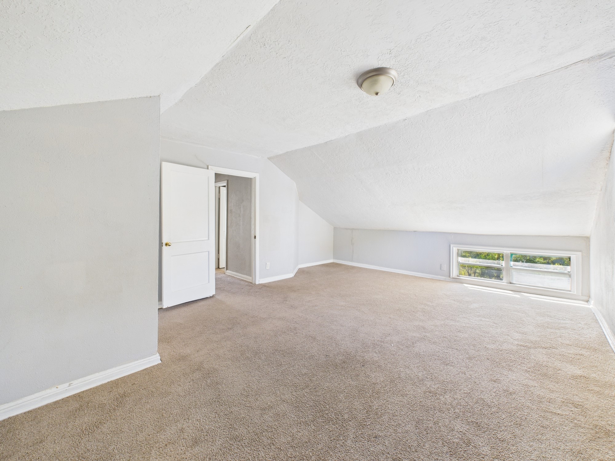 3814 Luca Street Houston, TX 77021 - Photo 25 of 31 a view of an empty room with a window
