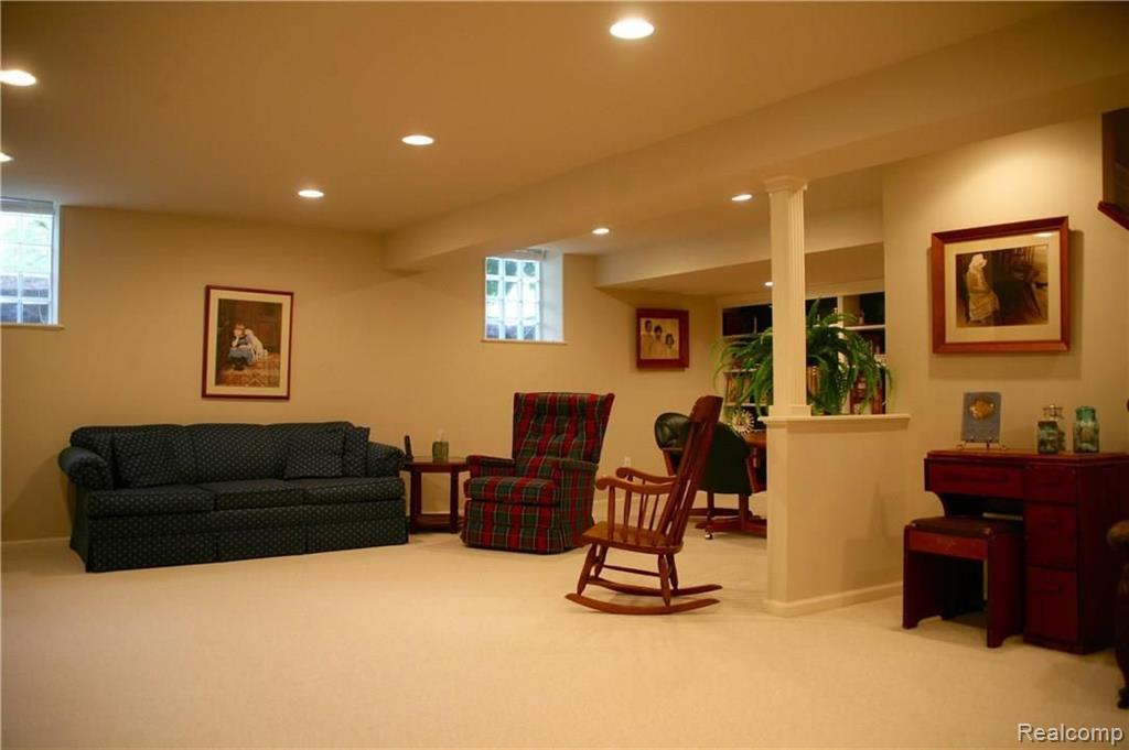 1004 Bloomview Circle Rochester, MI 48307 - Photo 17 of 33