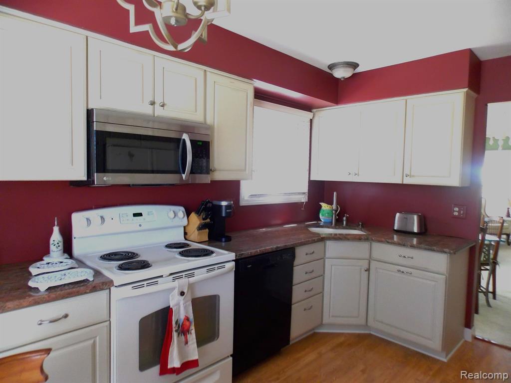1580 Colony Drive Rochester Hills, MI 48307 - Photo 13 of 28