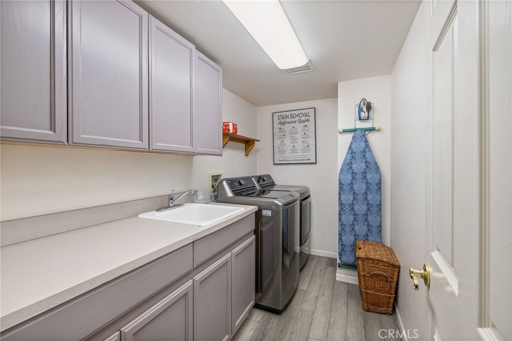 39301 Moonray Lane Oakhurst, CA 93644 - Photo 23 of 55 a view of a kitchen with sink dryer and washer