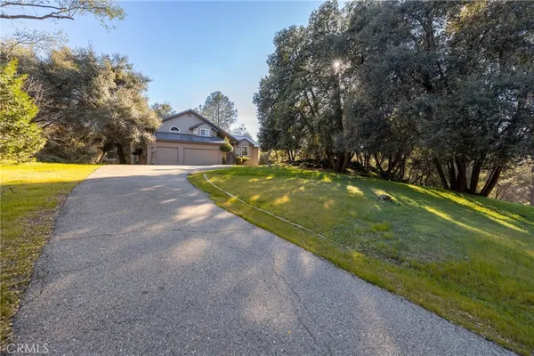 $649,000 | 39301 Moonray Lane, Oakhurst, CA 93644