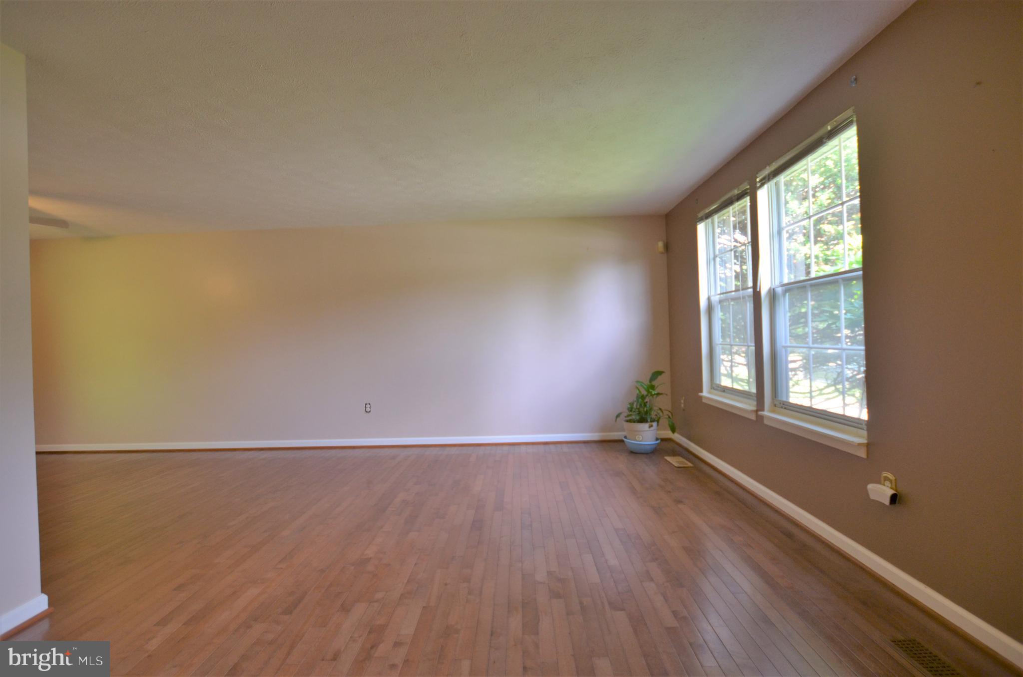 4713 Hawksbury Road Baltimore, MD 21208 - Photo 5 of 36