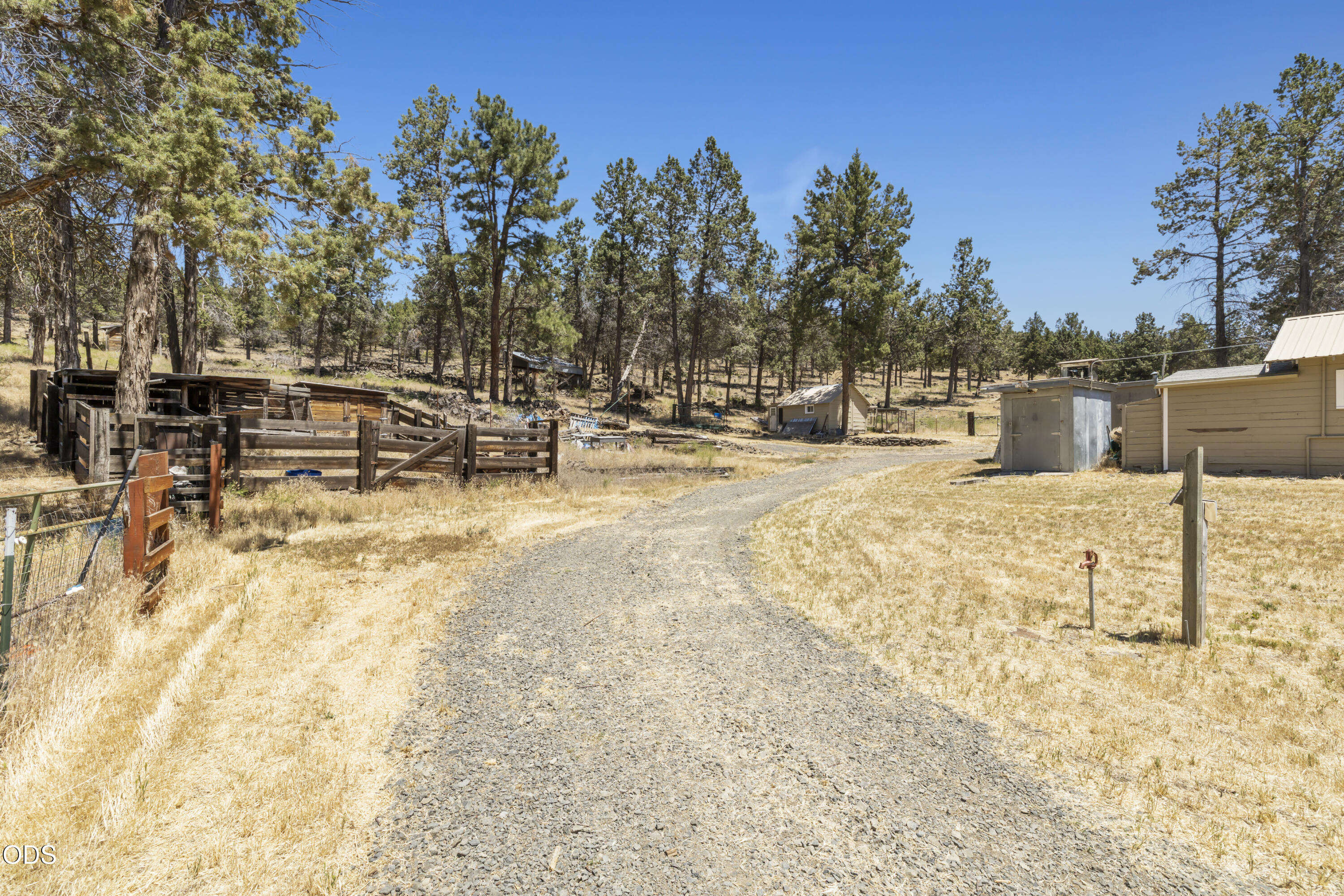 19223 North Poe Valley Road Klamath Falls, OR 97603 - Photo 35 of 58