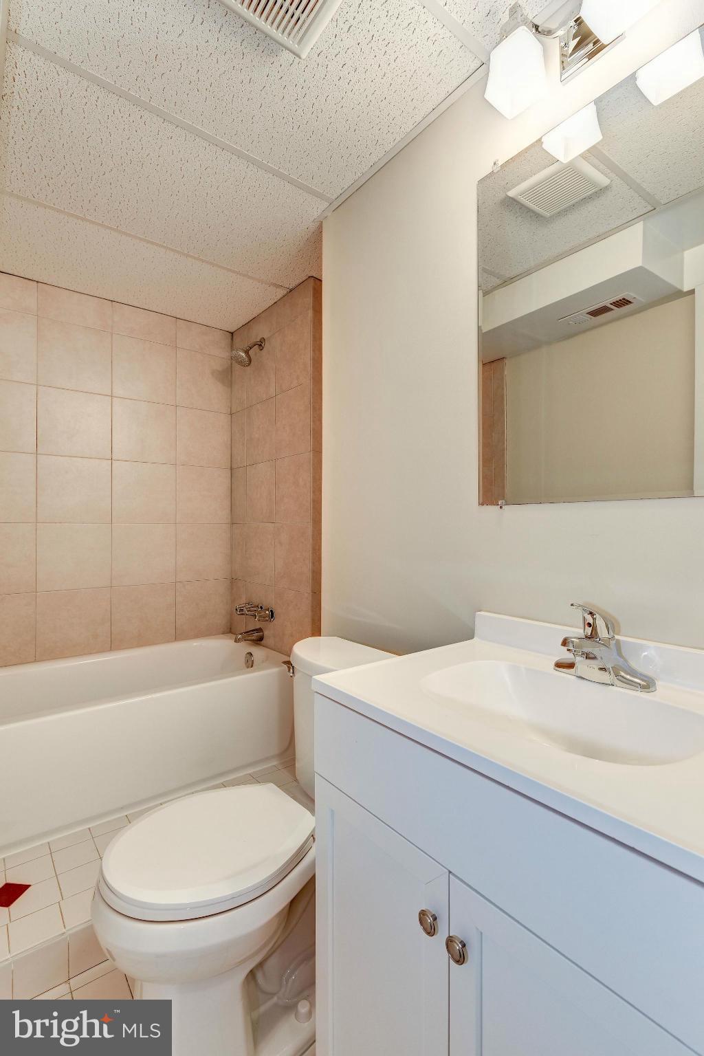9529 Burdett Road Burke, VA 22015 - Photo 22 of 30 Bath LL full bath