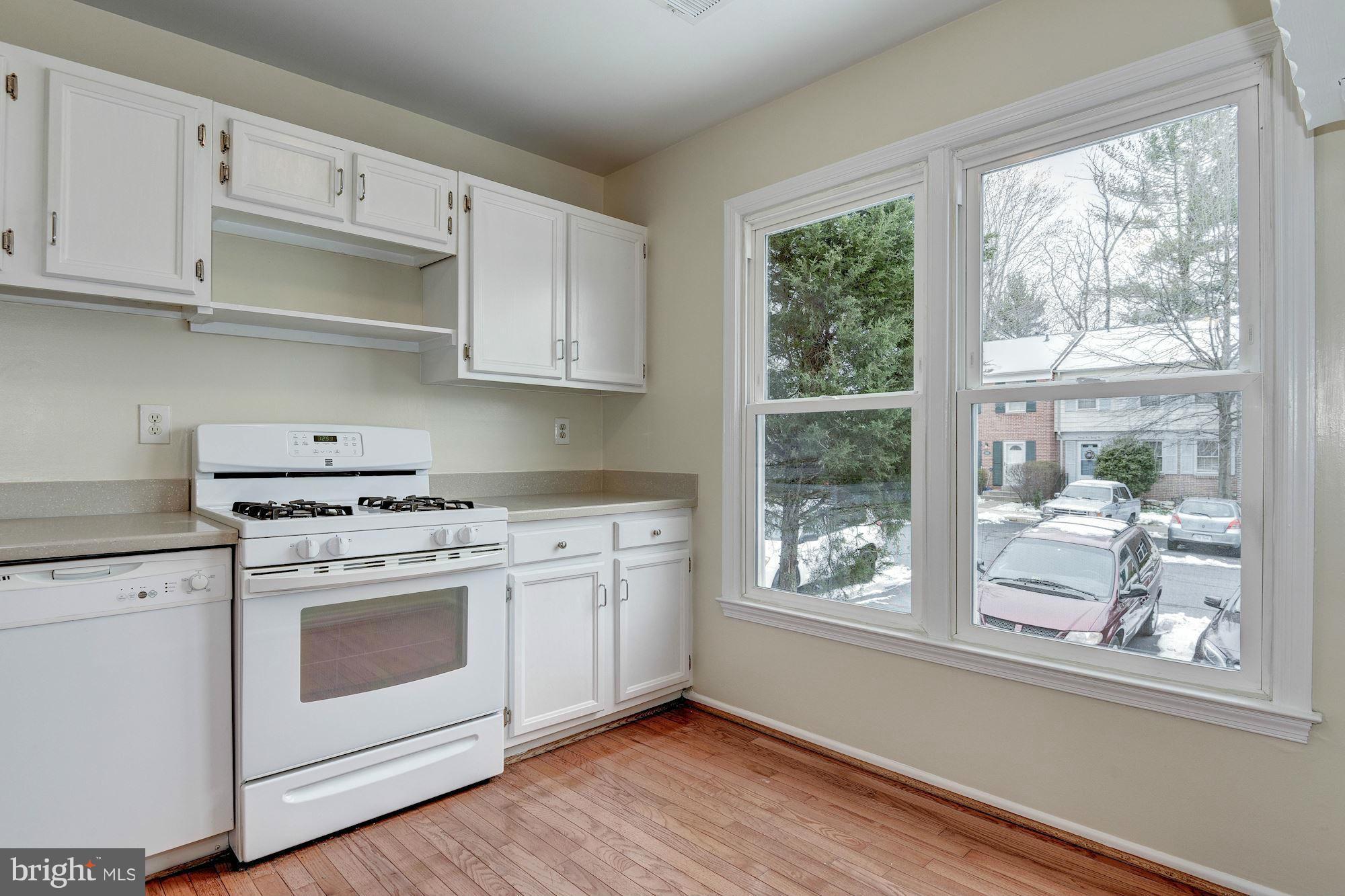 9529 Burdett Road Burke, VA 22015 - Photo 10 of 30 Kitchen