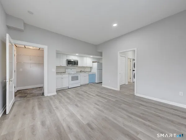 $1,600 | 41 East High Street, Unit 7, East Hampton, CT 06424