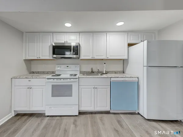 $1,600 | 41 East High Street, Unit 7, East Hampton, CT 06424