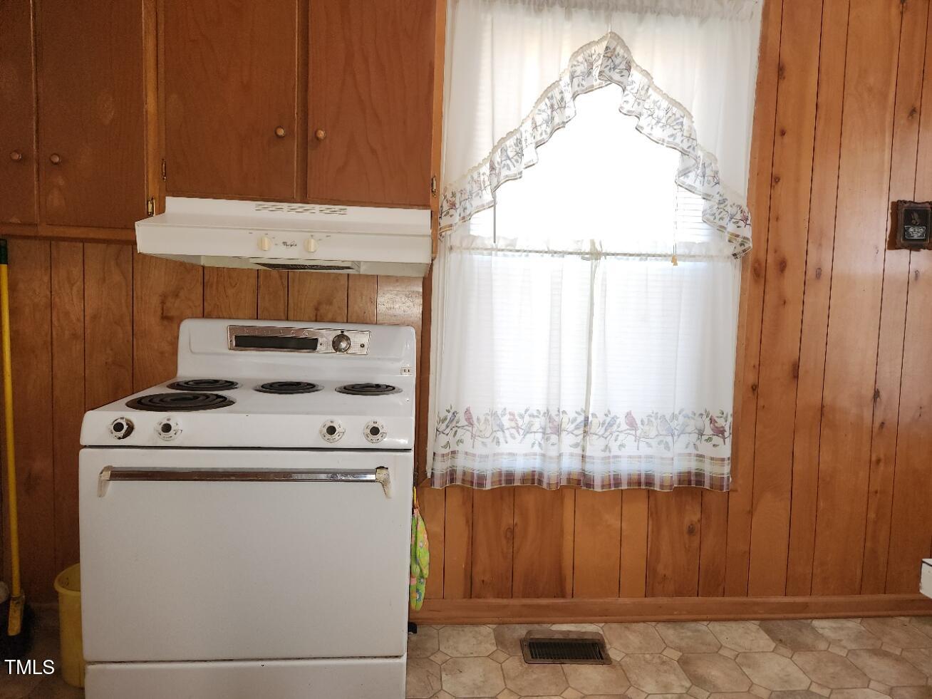 320 Depot Street Roxboro, NC 27573 - Photo 12 of 16 20241218_113610