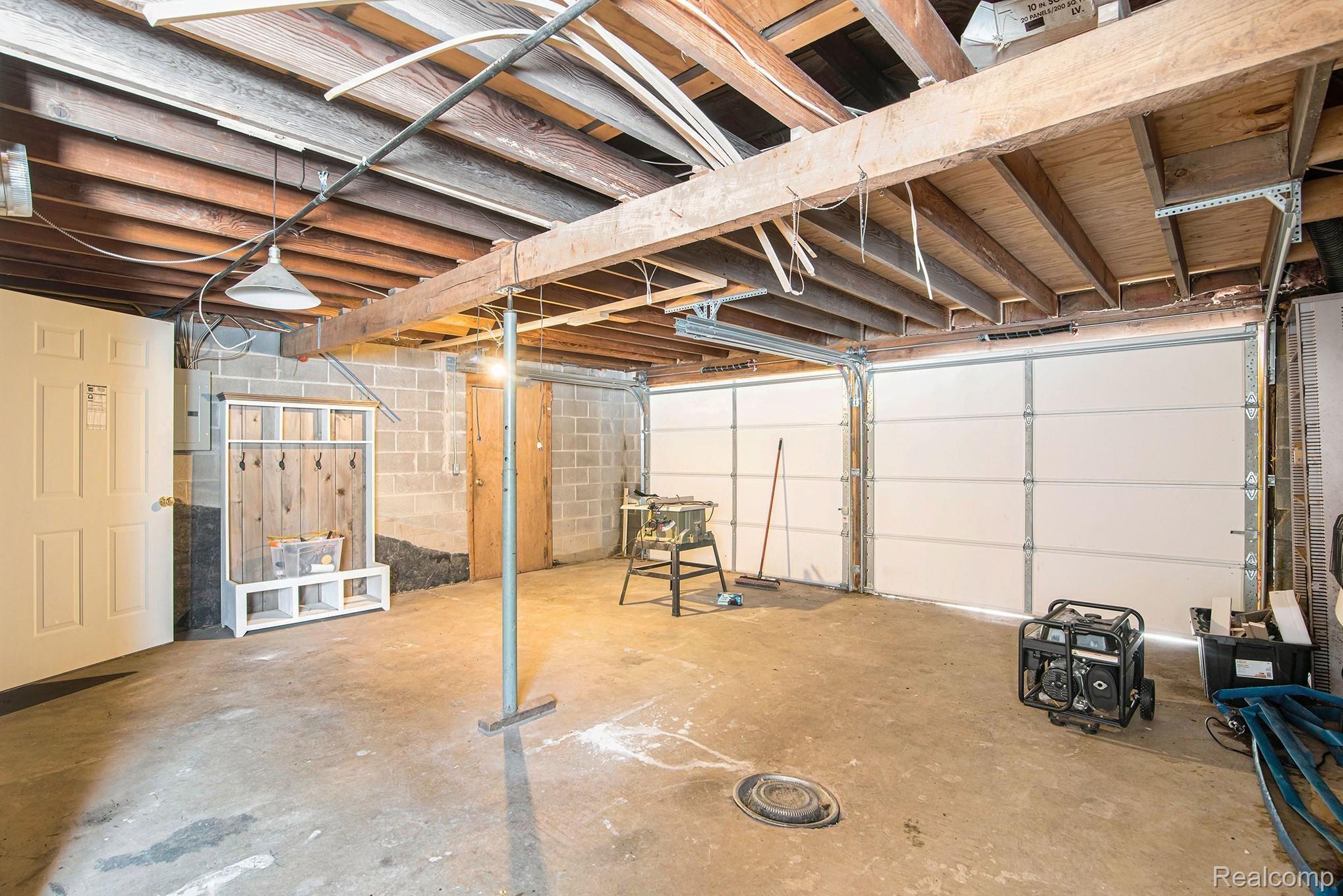 3527 Stanton Road Lake Orion, MI 48362 - Photo 30 of 35 Oversized 3 car garage