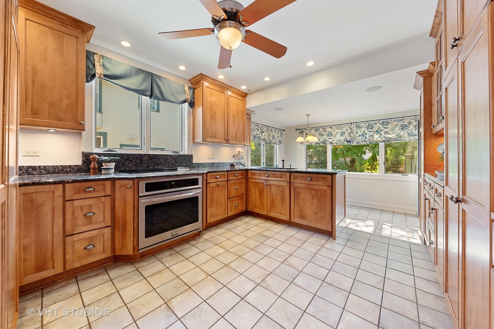 133 Barrypoint Road Riverside, IL 60546 - Photo 6 of 26