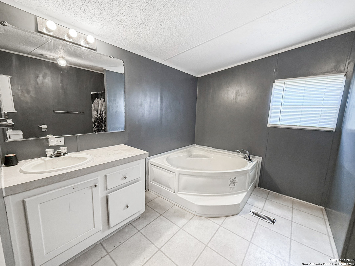 4445 Smokey Ridge Trail Von Ormy, TX 78073 - Photo 14 of 32