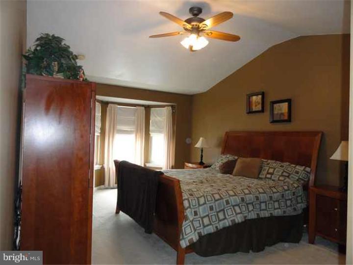 98 Threadleaf Terrace Burlington, NJ 08016 - Photo 17 of 22 Bedroom - Main