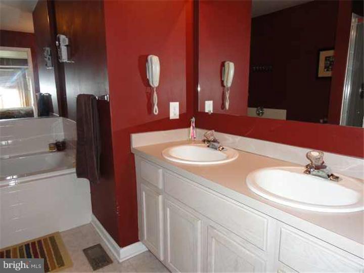 98 Threadleaf Terrace Burlington, NJ 08016 - Photo 18 of 22 Bathroom