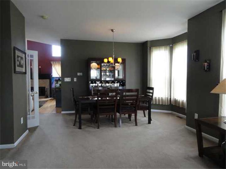 98 Threadleaf Terrace Burlington, NJ 08016 - Photo 5 of 22 Dining Room