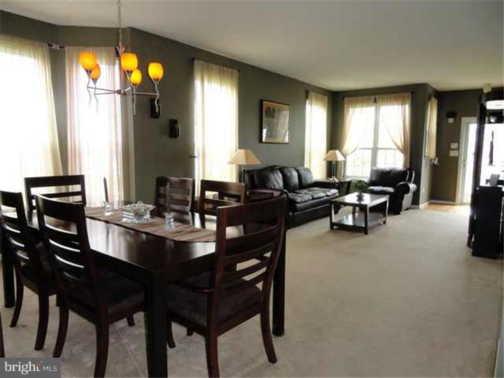 98 Threadleaf Terrace Burlington, NJ 08016 - Photo 6 of 22 Dining Room