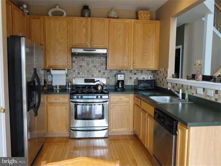 98 Threadleaf Terrace Burlington, NJ 08016 - Photo 7 of 22 Kitchen