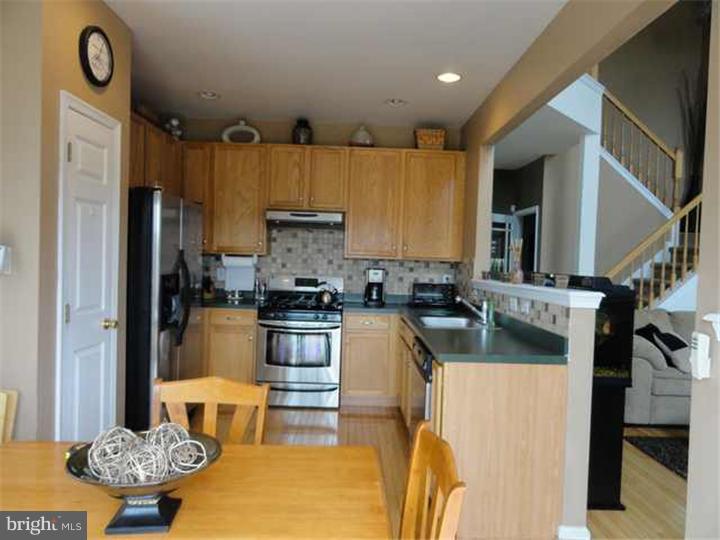 98 Threadleaf Terrace Burlington, NJ 08016 - Photo 8 of 22 Kitchen