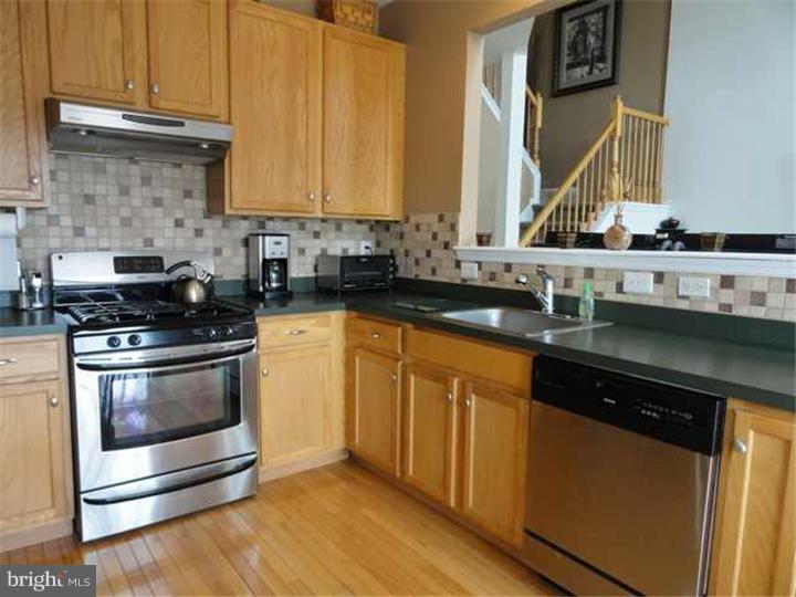 98 Threadleaf Terrace Burlington, NJ 08016 - Photo 9 of 22 Kitchen