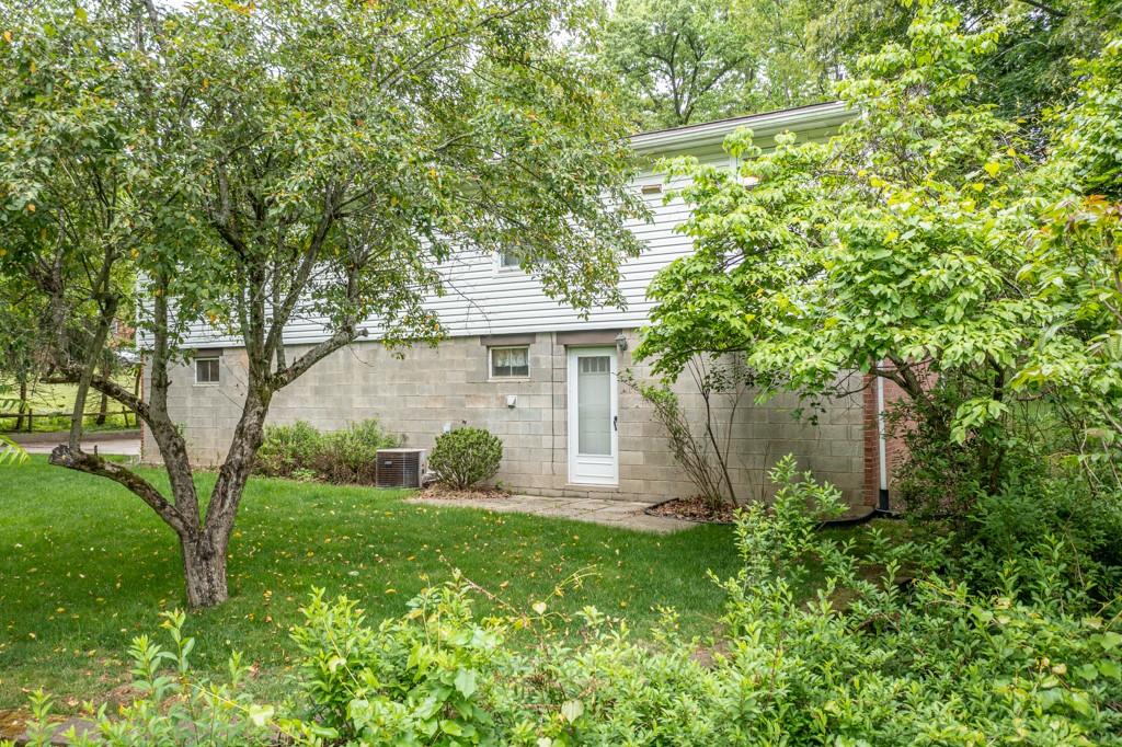 252 Perrymont Road Pittsburgh, PA 15237 - Photo 4 of 24 Gallery Image 4