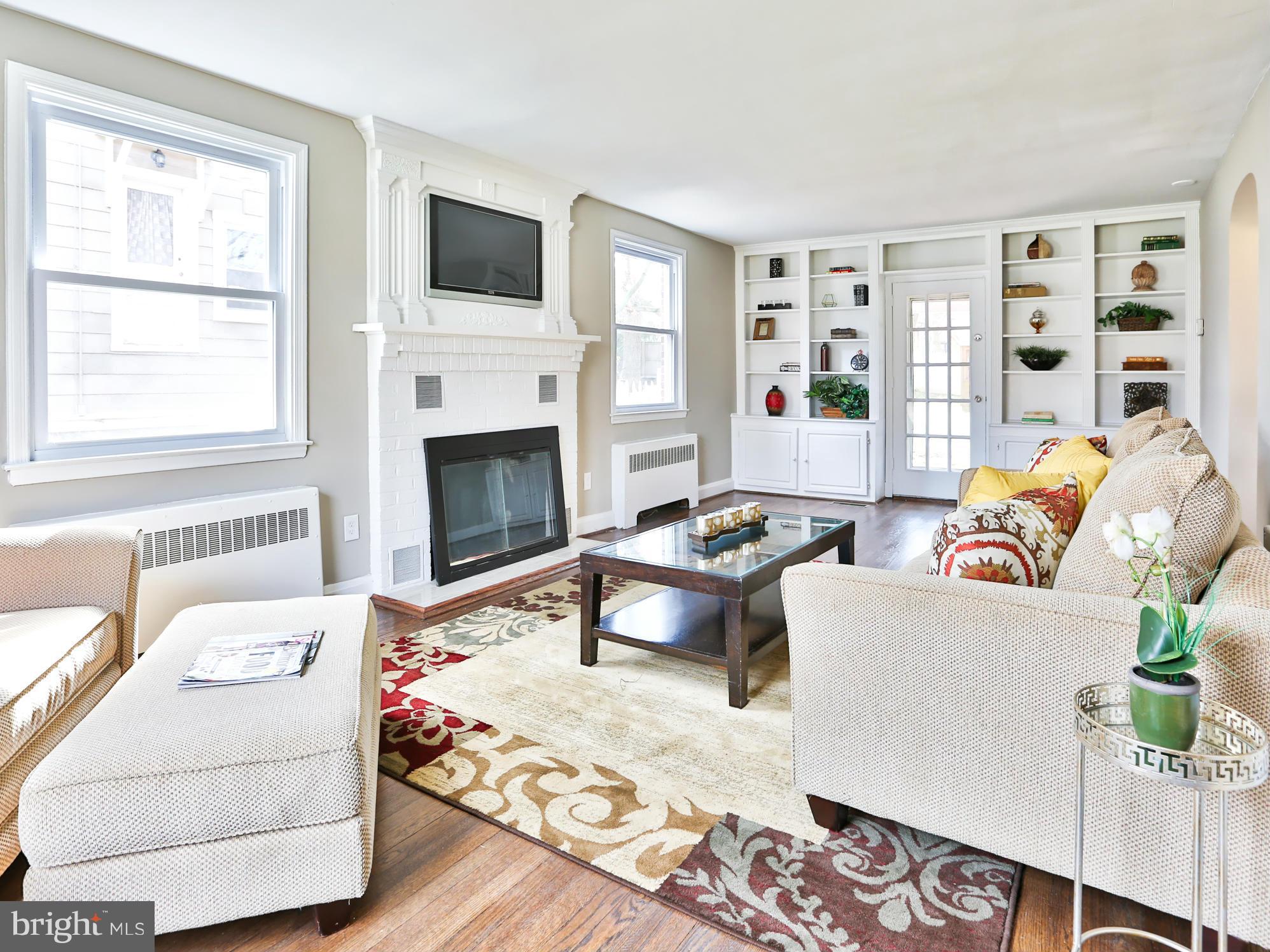 608 Brookwood Road Baltimore, MD 21229 - Photo 2 of 26 Gorgeous Area to Welcome Guests