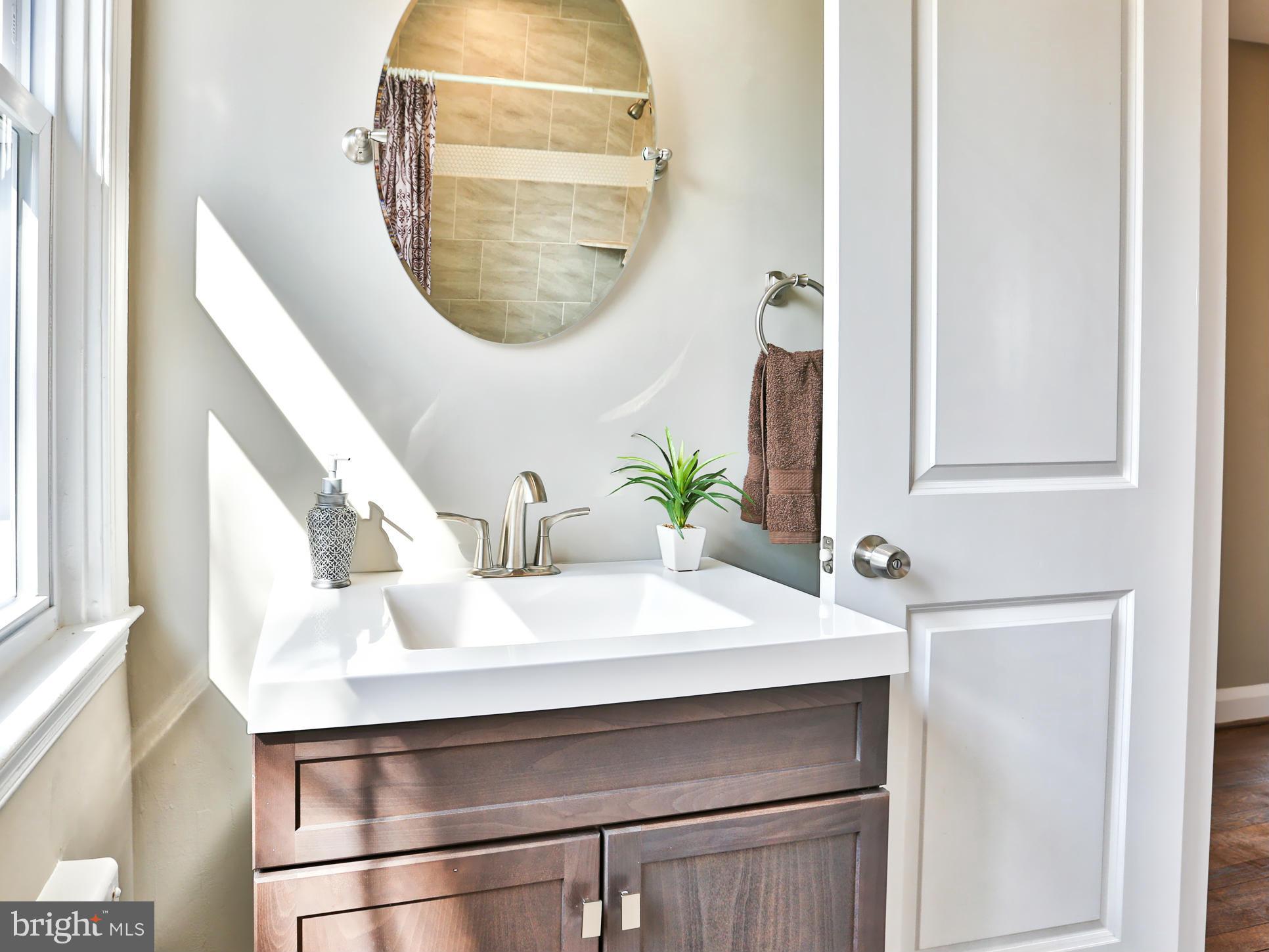608 Brookwood Road Baltimore, MD 21229 - Photo 17 of 26 Deluxe Fixtures