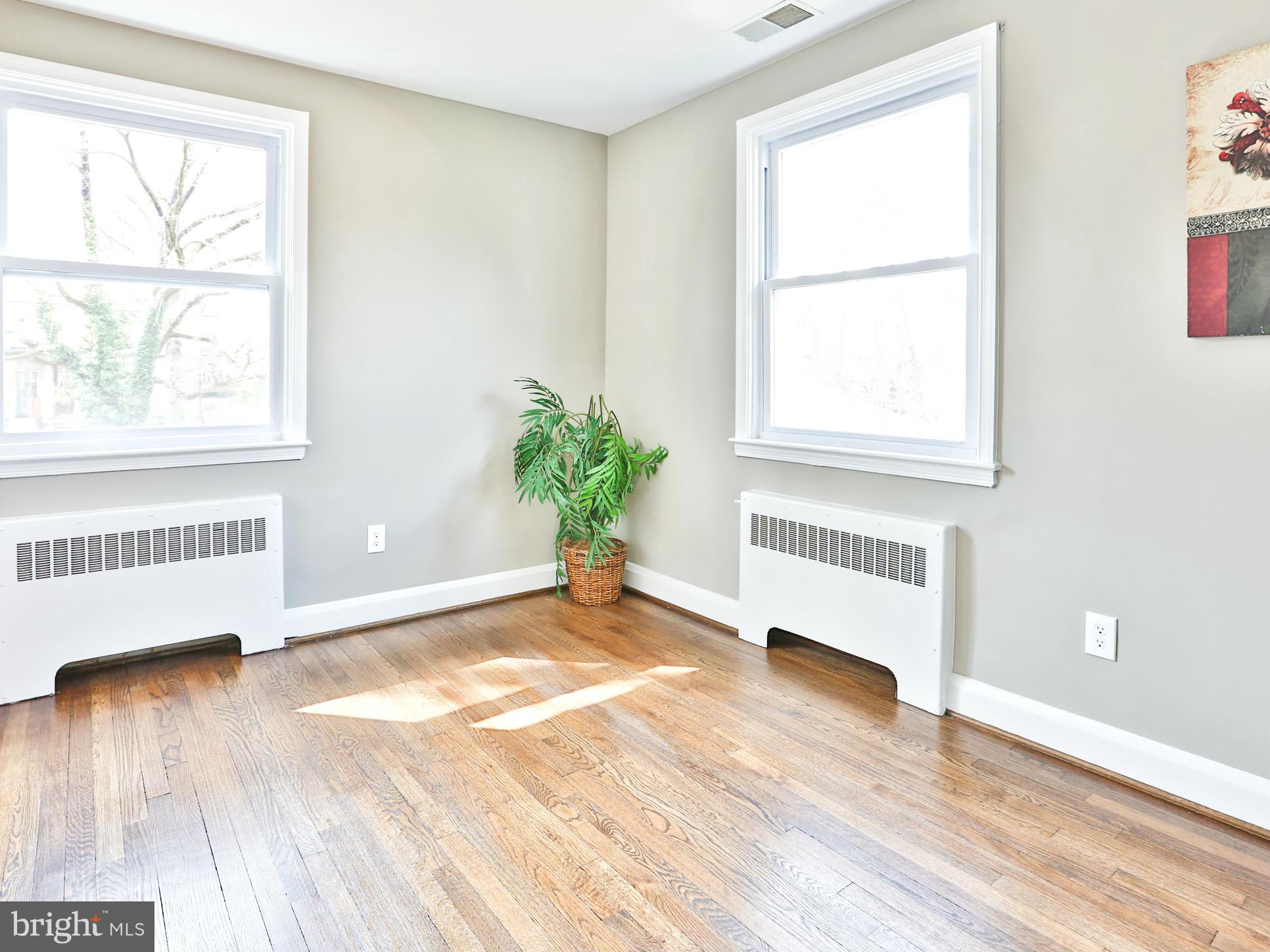 608 Brookwood Road Baltimore, MD 21229 - Photo 18 of 26 Great Size Bedroom