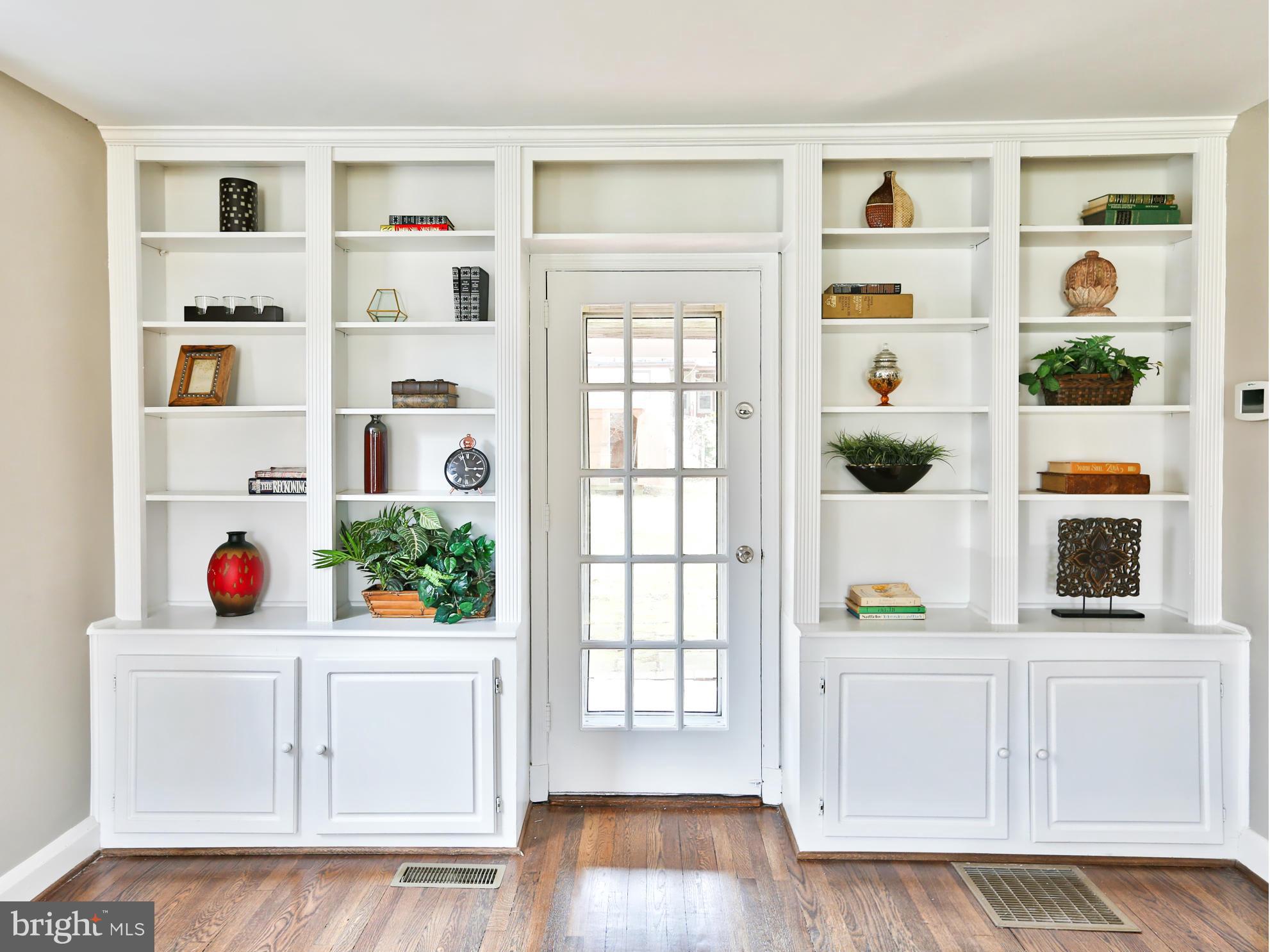 608 Brookwood Road Baltimore, MD 21229 - Photo 4 of 26 Beautiful Built in Shelving
