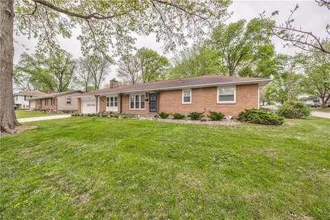 $275,000 | 808 North Apache Drive, Independence, MO 64056
