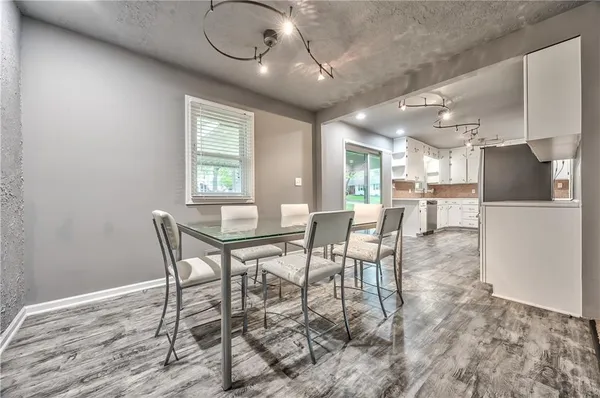 $275,000 | 808 North Apache Drive, Independence, MO 64056