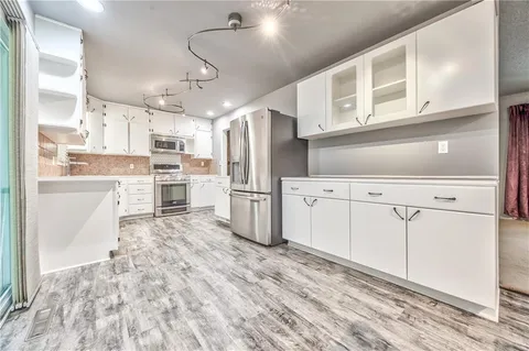 $275,000 | 808 North Apache Drive, Independence, MO 64056