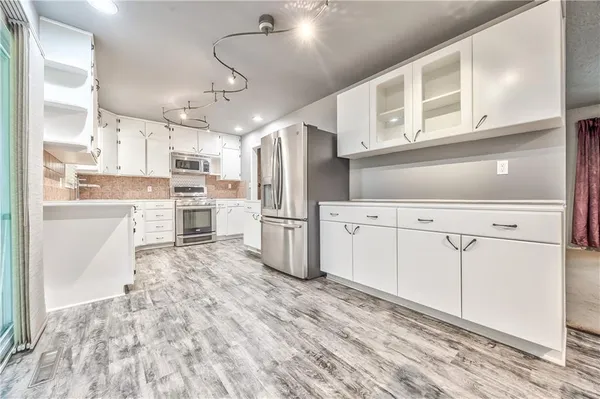 $275,000 | 808 North Apache Drive, Independence, MO 64056