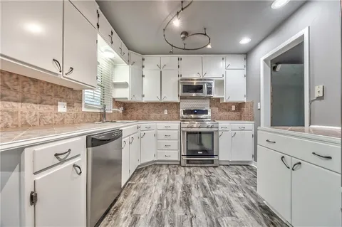 $275,000 | 808 North Apache Drive, Independence, MO 64056