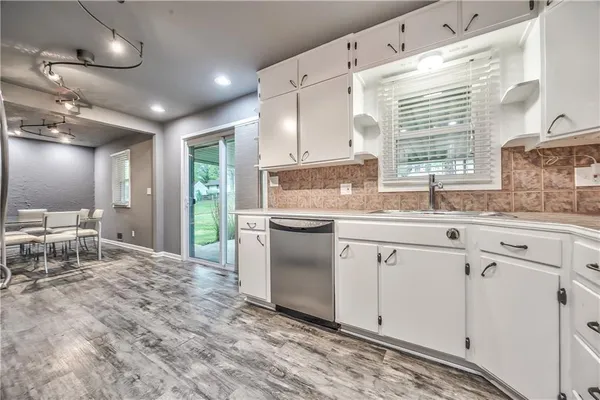 $275,000 | 808 North Apache Drive, Independence, MO 64056