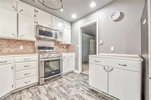 $275,000 | 808 North Apache Drive, Independence, MO 64056
