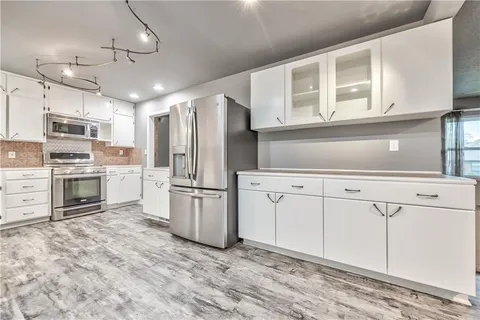 $275,000 | 808 North Apache Drive, Independence, MO 64056