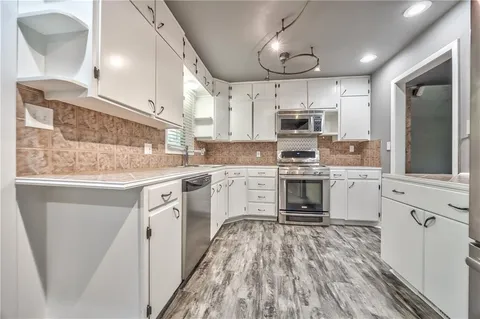 $275,000 | 808 North Apache Drive, Independence, MO 64056