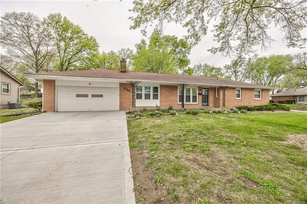 $275,000 | 808 North Apache Drive, Independence, MO 64056