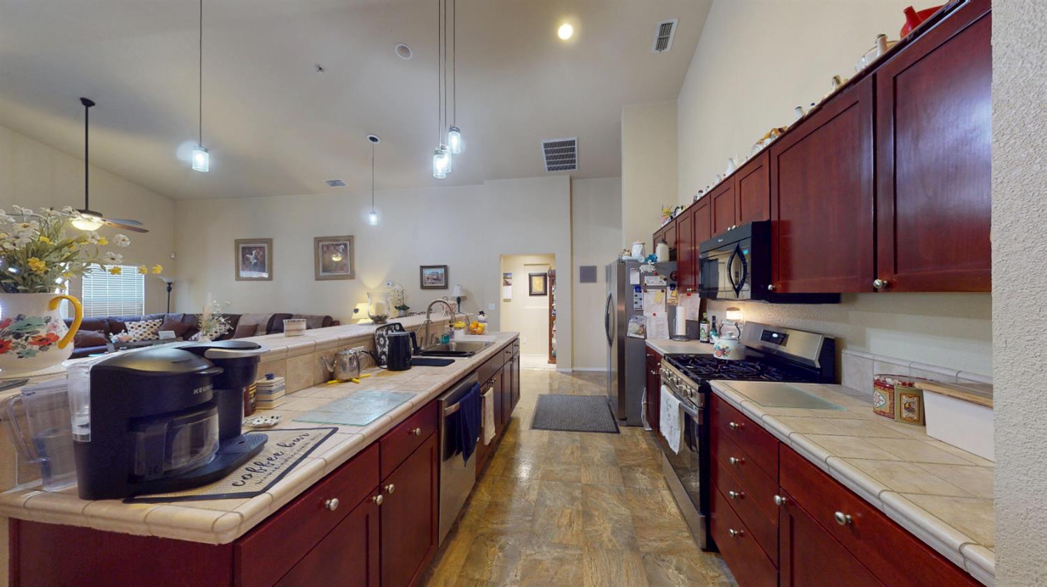 17 Walker Ranch Parkway Patterson, CA 95363 - Photo 10 of 35