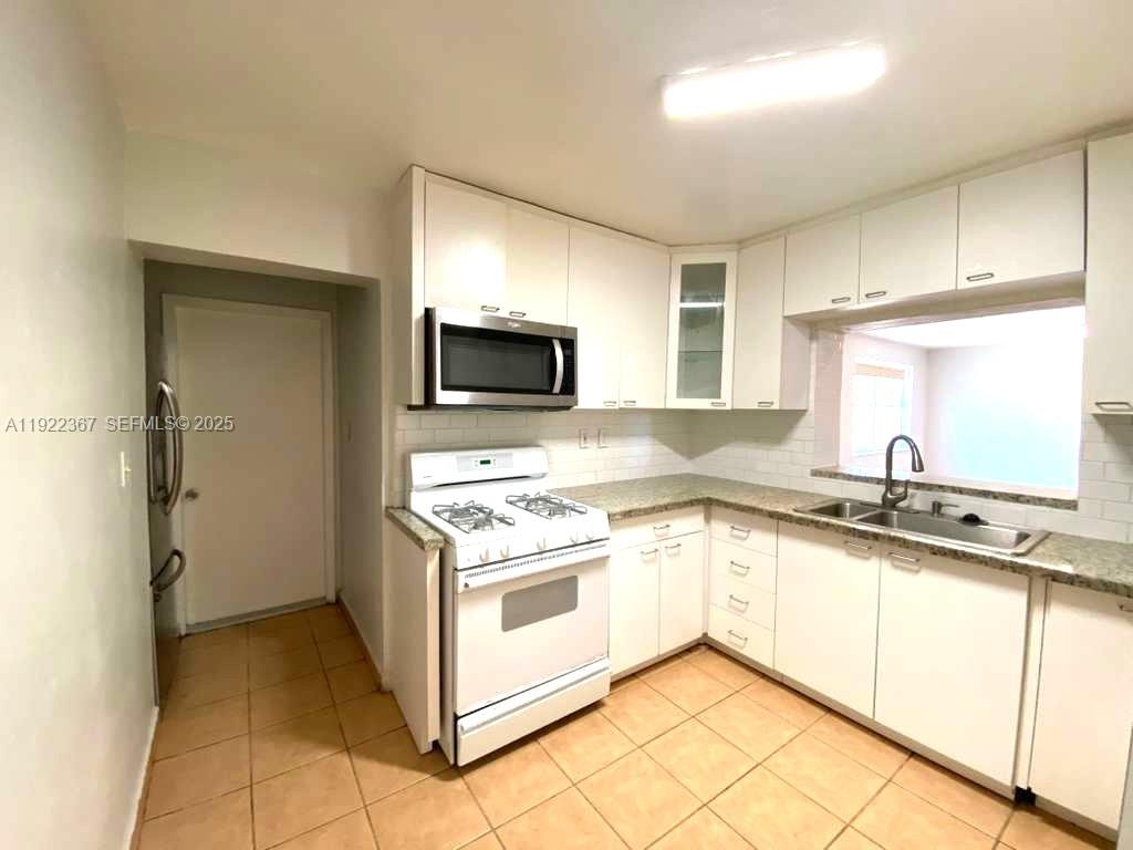 8825 Southwest 19th Street, Unit 8825 Miami, FL 33165 - Photo 11 of 21