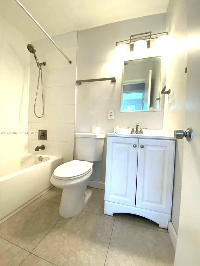 8825 Southwest 19th Street, Unit 8825 Miami, FL 33165 - Photo 13 of 21 Bathroom 2