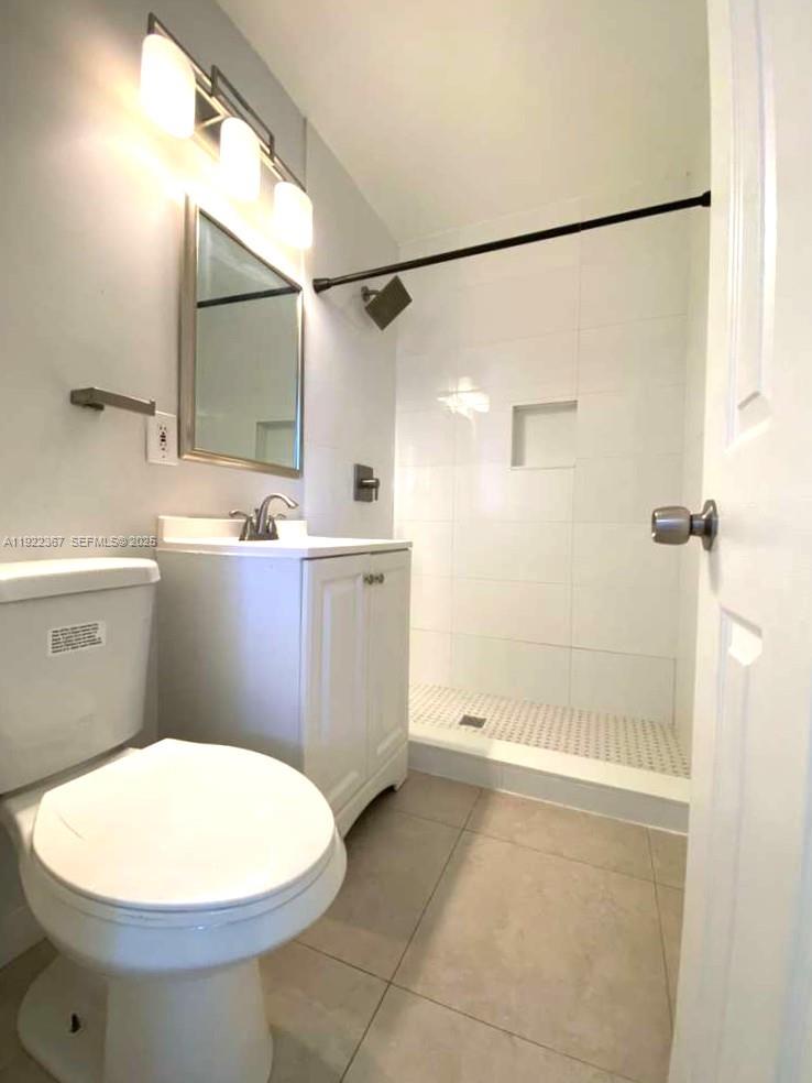 8825 Southwest 19th Street, Unit 8825 Miami, FL 33165 - Photo 17 of 21 Owner's Bathroom