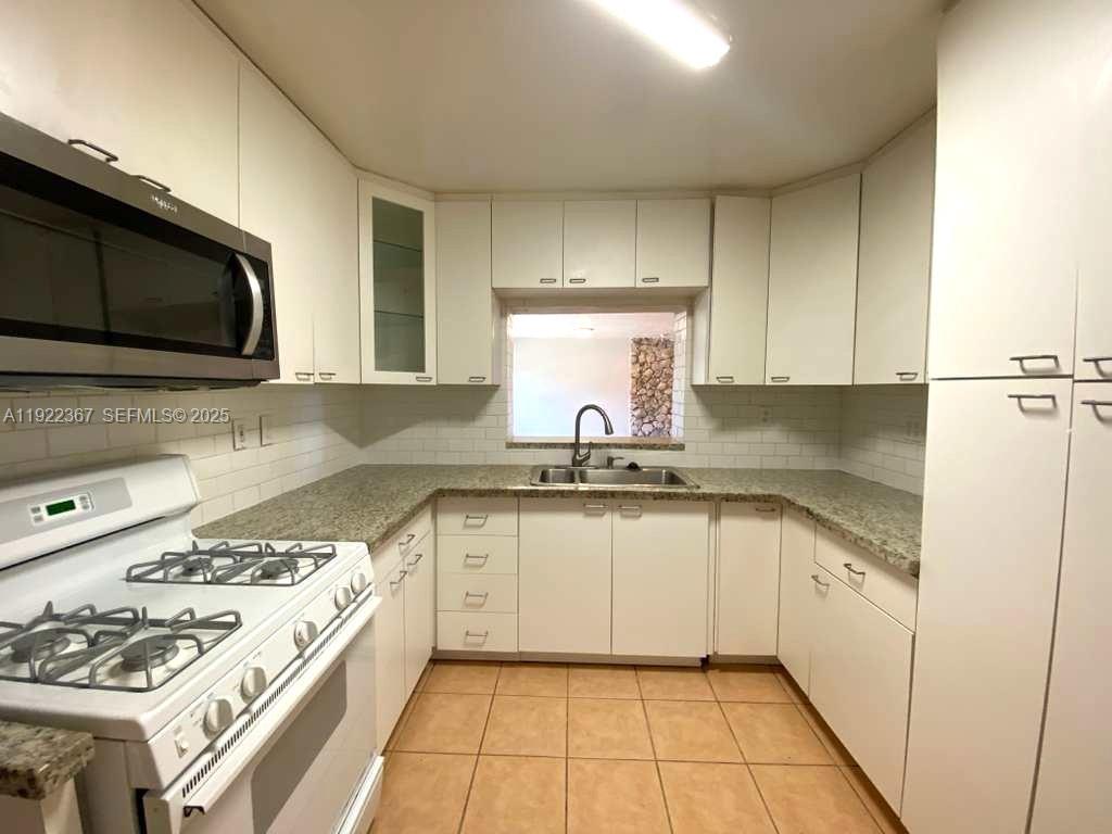 8825 Southwest 19th Street, Unit 8825 Miami, FL 33165 - Photo 10 of 21