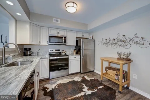 $269,999 | 375 Woodlake Drive, Marlton, NJ 08053