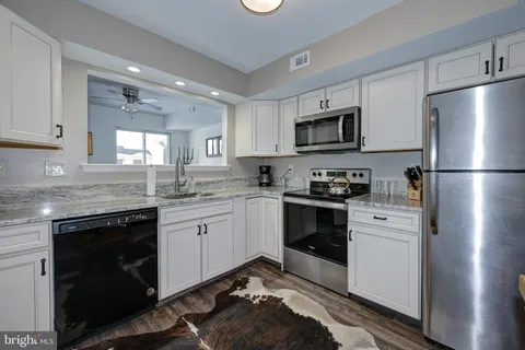 $269,999 | 375 Woodlake Drive, Marlton, NJ 08053