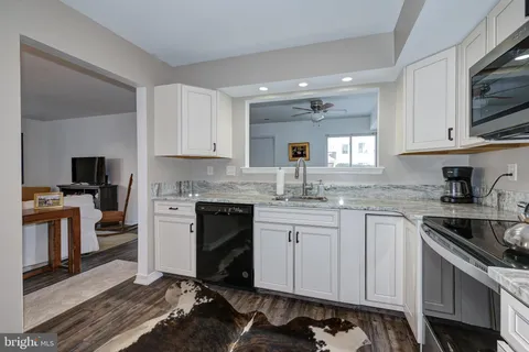 $269,999 | 375 Woodlake Drive, Marlton, NJ 08053